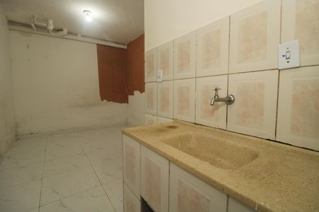 Cozinha de kitnet/studio para alugar com 1 quarto, 28m² em Liberdade, São Paulo