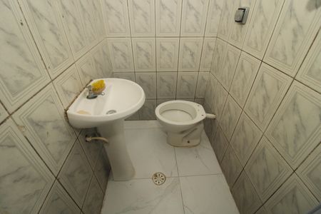 Banheiro de kitnet/studio para alugar com 1 quarto, 28m² em Liberdade, São Paulo