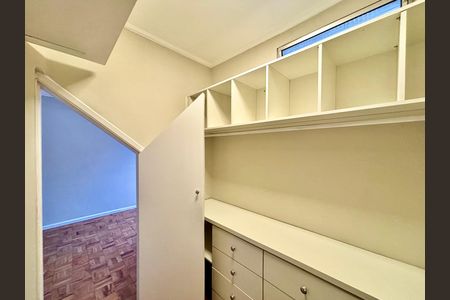 Apartamento para alugar com 108m², 3 quartos e 1 vaga Apartamento para alugar com 108m², 3 quartos e 1 vagaSuite Closet