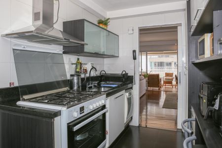 Apartamento à venda com 132m², 4 quartos e 2 vagas Apartamento à venda com 132m², 4 quartos e 2 vagasCozinha e Área de Serviço