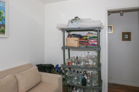 Apartamento à venda com 132m², 4 quartos e 2 vagas Apartamento à venda com 132m², 4 quartos e 2 vagasEscritório