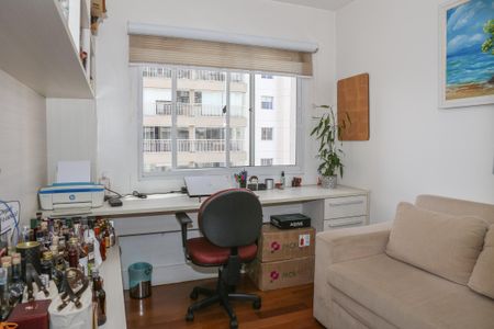 Apartamento à venda com 132m², 4 quartos e 2 vagas Apartamento à venda com 132m², 4 quartos e 2 vagasEscritório