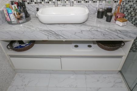 Apartamento à venda com 132m², 4 quartos e 2 vagas Apartamento à venda com 132m², 4 quartos e 2 vagasBanheiro da Suíte 1