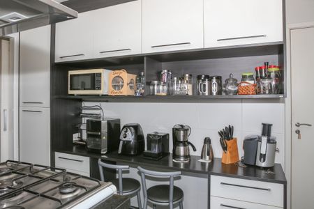 Apartamento à venda com 132m², 4 quartos e 2 vagas Apartamento à venda com 132m², 4 quartos e 2 vagasCozinha e Área de Serviço
