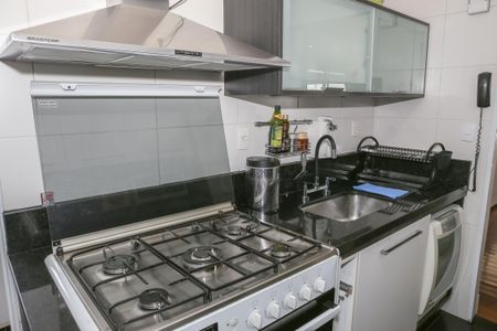 Apartamento à venda com 132m², 4 quartos e 2 vagas Apartamento à venda com 132m², 4 quartos e 2 vagasCozinha e Área de Serviço