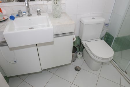 Apartamento à venda com 132m², 4 quartos e 2 vagas Apartamento à venda com 132m², 4 quartos e 2 vagasBanheiro da Suíte 2