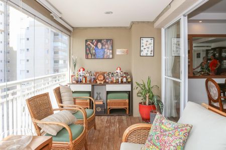 Apartamento à venda com 132m², 4 quartos e 2 vagas Apartamento à venda com 132m², 4 quartos e 2 vagasSacada