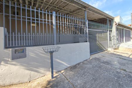 Casa à venda com 100m², 1 quarto e 2 vagas Casa à venda com 100m², 1 quarto e 2 vagasFachada