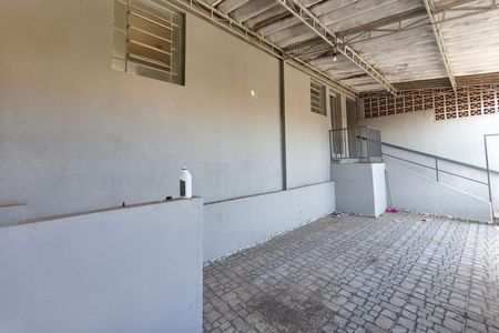Casa à venda com 100m², 1 quarto e 2 vagas Casa à venda com 100m², 1 quarto e 2 vagasQuintal - Garagem