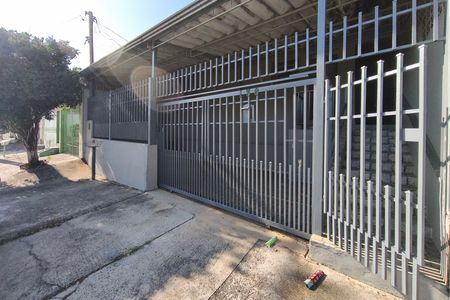 Casa à venda com 100m², 1 quarto e 2 vagas Casa à venda com 100m², 1 quarto e 2 vagasFachada