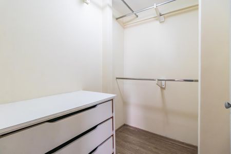 Apartamento para alugar com 254m², 3 quartos e 2 vagas Apartamento para alugar com 254m², 3 quartos e 2 vagasCloset da Suíte 2