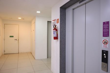 Apartamento à venda com 32m², 1 quarto e sem vagaÁrea comum - Saguão do prédio