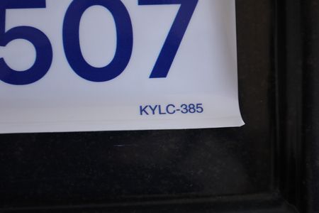 Apartamento à venda com 32m², 1 quarto e sem vagaPlaca instalada na janela do imóvel (3º andar com visão para a rua) - Código da placa: KYLC-385