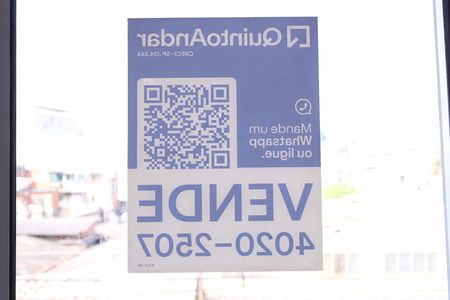 Apartamento à venda com 32m², 1 quarto e sem vagaPlaca instalada na janela do imóvel (3º andar com visão para a rua) - Código da placa: KYLC-385
