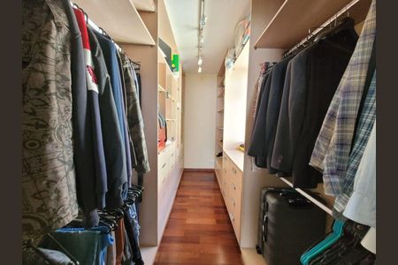 Casa à venda com 3 quartos, 300m² em Jardim Leonor, São Paulo