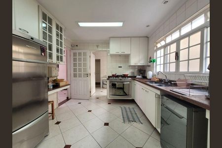 Casa à venda com 3 quartos, 300m² em Jardim Leonor, São Paulo
