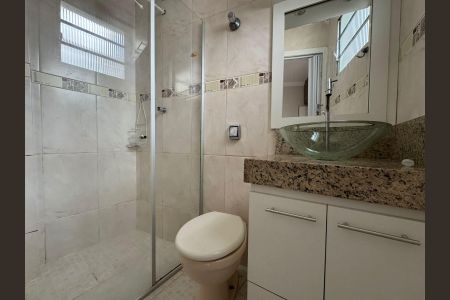 Banheiro de apartamento à venda com 2 quartos, 113m² em Carlos Prates, Belo Horizonte