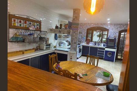 Casa à venda com 4 quartos, 234m² em Taquara, Rio de Janeiro