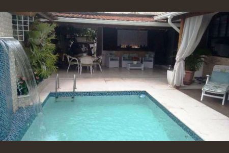 Casa à venda com 234m², 4 quartos e 4 vagas