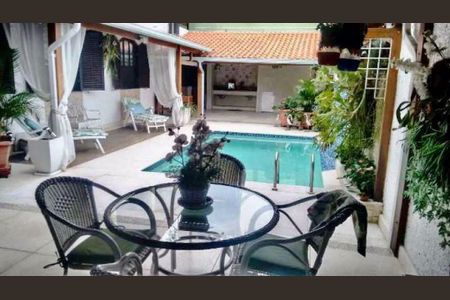 Casa à venda com 234m², 4 quartos e 4 vagas