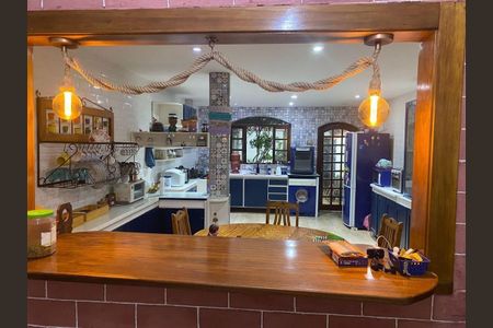 Casa à venda com 234m², 4 quartos e 4 vagas