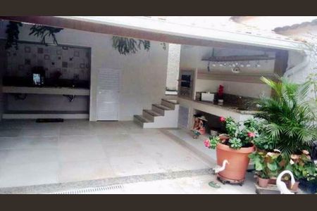 Casa à venda com 234m², 4 quartos e 4 vagas