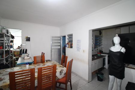 Casa à venda com 190m², 3 quartos e 2 vagasSala