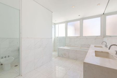 Apartamento à venda com 180m², 3 quartos e 3 vagas