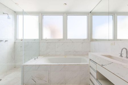 Apartamento à venda com 3 quartos, 180m² em Itaim Bibi, São Paulo