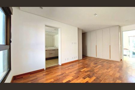 Casa à venda com 4 quartos, 647m² em Santo Amaro, São Paulo