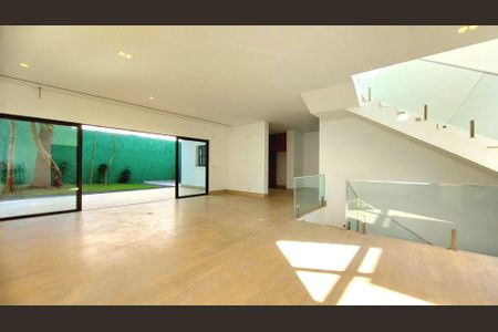Casa à venda com 647m², 4 quartos e 4 vagas