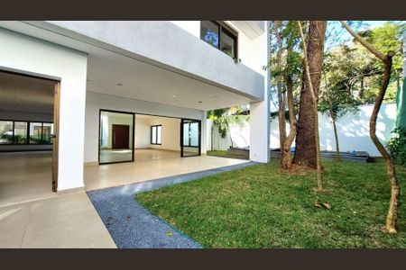 Casa à venda com 647m², 4 quartos e 4 vagas