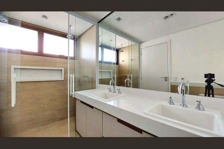 Casa à venda com 647m², 4 quartos e 4 vagas