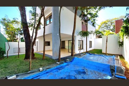Casa à venda com 647m², 4 quartos e 4 vagas