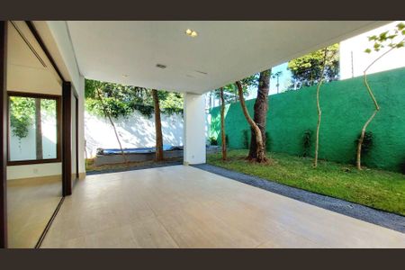 Casa à venda com 647m², 4 quartos e 4 vagas