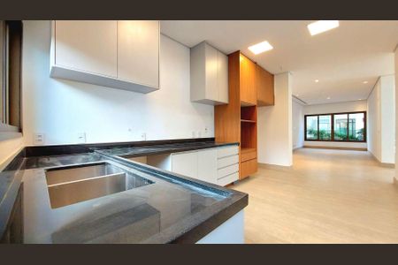 Casa à venda com 647m², 4 quartos e 4 vagas