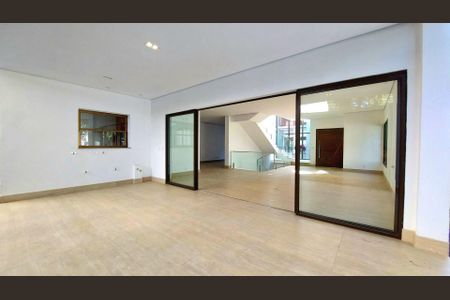 Casa à venda com 4 quartos, 647m² em Santo Amaro, São Paulo