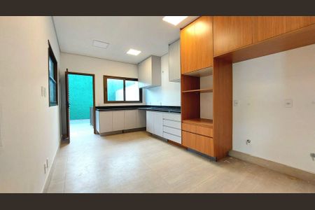 Casa à venda com 647m², 4 quartos e 4 vagas
