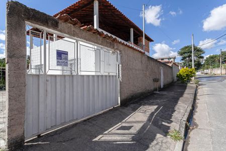 Casa para alugar com 300m², 3 quartos e 6 vagasFachada