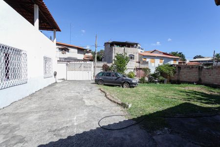 Casa para alugar com 300m², 3 quartos e 6 vagasQuintal