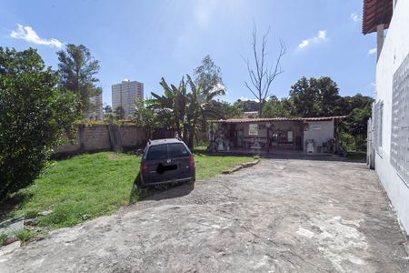 Casa para alugar com 300m², 3 quartos e 6 vagasQuintal