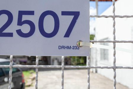 Casa para alugar com 300m², 3 quartos e 6 vagasFachada