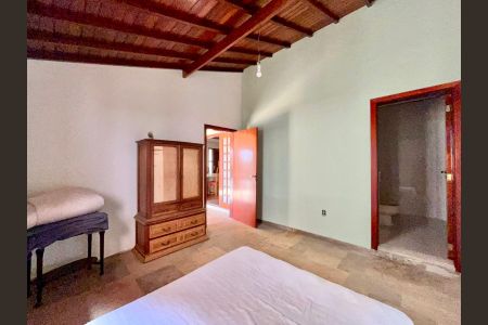 Casa de condomínio à venda com 185m², 4 quartos e 2 vagasSuíte 1