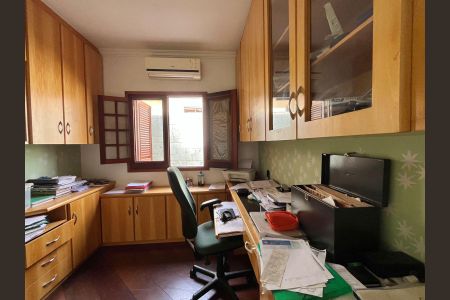 Casa de condomínio à venda com 185m², 4 quartos e 2 vagasEscritório