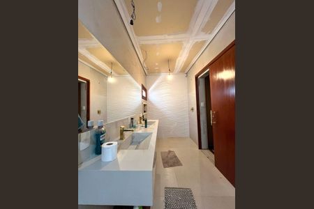 Casa de condomínio à venda com 185m², 4 quartos e 2 vagasBanheiro da Suíte 3