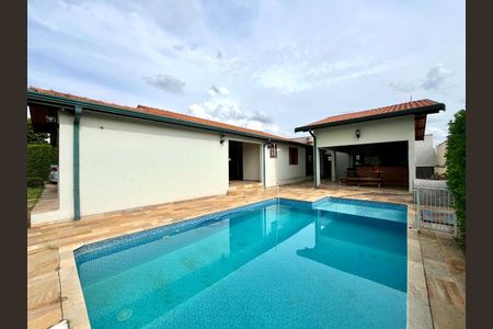 Casa de condomínio à venda com 185m², 4 quartos e 2 vagasPiscina