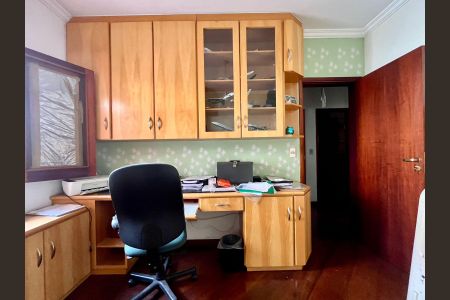 Casa de condomínio à venda com 185m², 4 quartos e 2 vagasEscritório