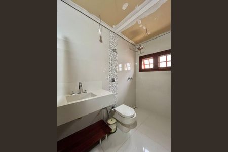 Casa de condomínio à venda com 185m², 4 quartos e 2 vagasBanheiro da Suíte 2