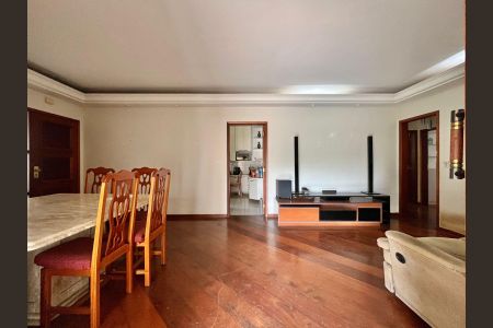 Casa de condomínio à venda com 185m², 4 quartos e 2 vagasSala