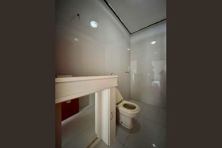 Casa de condomínio à venda com 185m², 4 quartos e 2 vagasBanheiro da Suíte 1